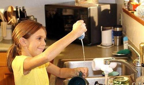 娱乐吃瓜酱洗碗视频